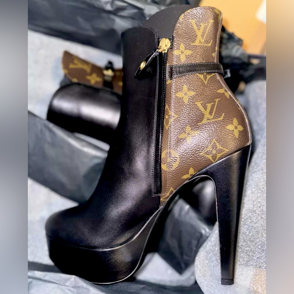Brand new Louis Vuitton Afterglow Ankle Boot